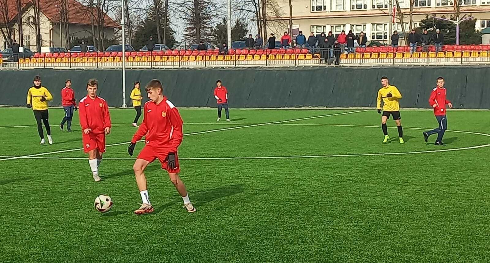 Juniorzy wysoko wygrywają w sparingach